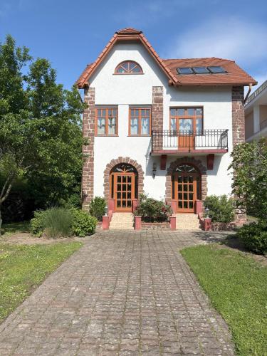 Villa Rosa — 4-Star Luxury Hotel in Balatonalmadi, Hungary