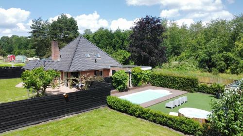 Forest Villa with shared pool & Eco Wellness — 4-Star Luxury Hotel in Zeewolde, Netherlands
