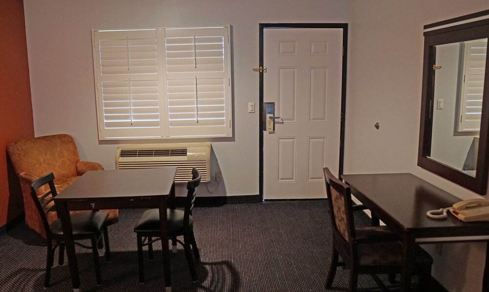 Travel Plaza Inn - photo 18