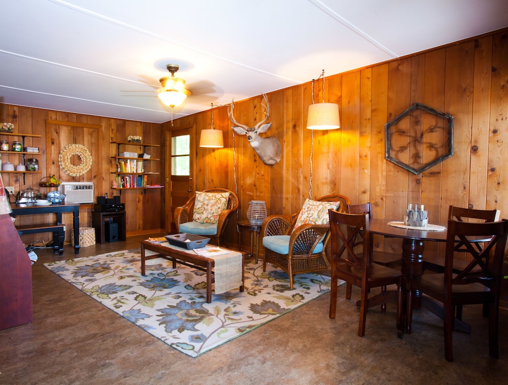 Whispering Winds Motel - photo 15