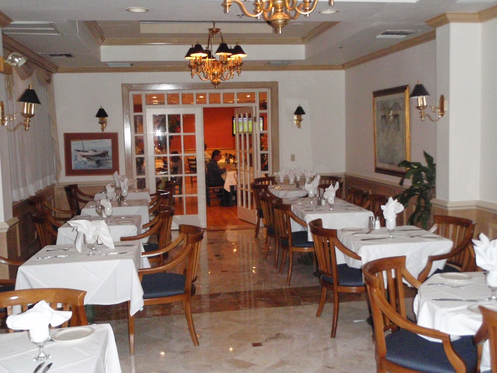 Chateaubleau Hotel - photo 33
