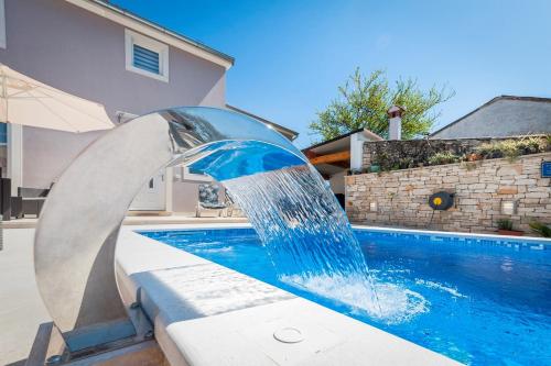 Holiday Home Fradelani — 4-Star Luxury Hotel in Zminj, Croatia