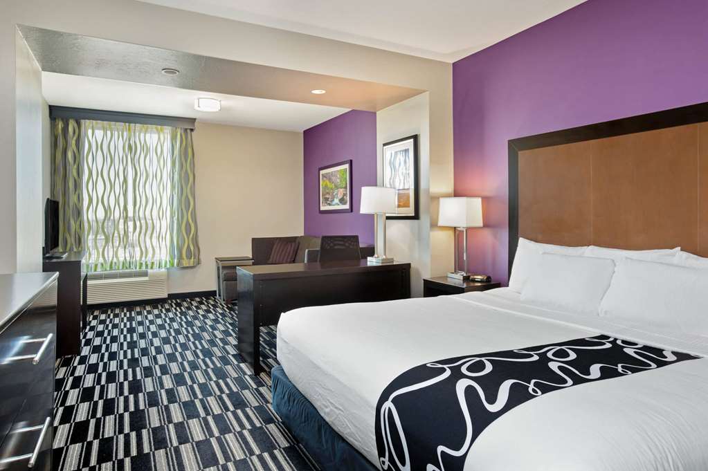 La Quinta Inn & Suites by Wyndham Cedar City - photo 25