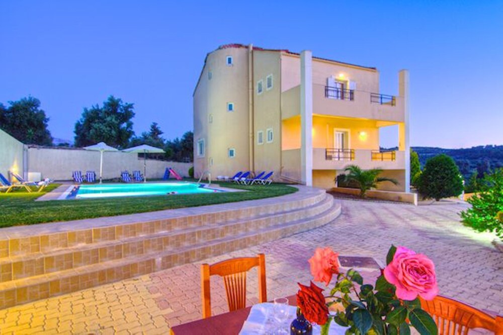 Rodaries Villas — 4-Star Luxury Hotel in Perama, Greece