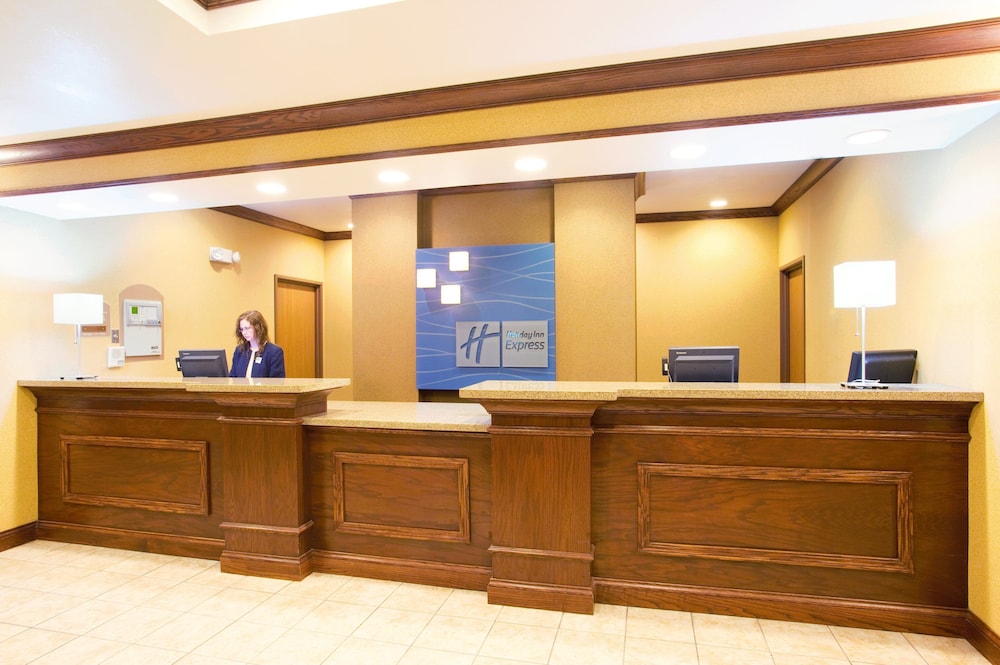 Holiday Inn Express & Suites Mattoon an IHG Hotel - photo 2