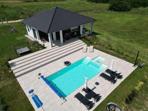 Hacienda R kuca sa bazenom in Unknown City, Serbia