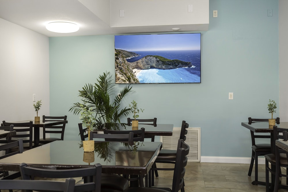 The Hotel Oceanside - photo 6