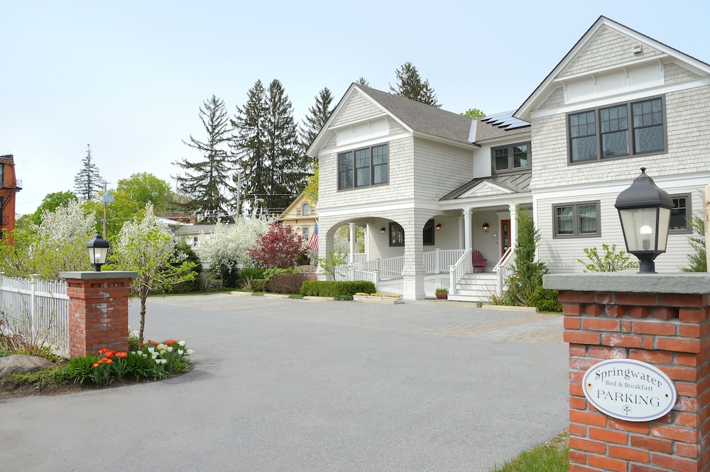 The Springwater B&B — 4-Star Luxury Hotel in Saratoga Springs, United States