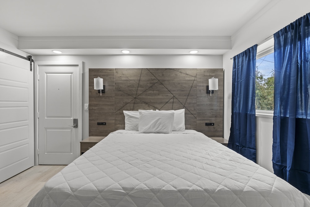 Fin's Inn & Suites - photo 3