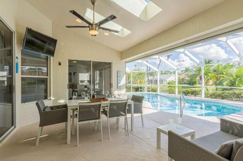 Crown Pointe Lochwood Ct. - last minute hotel in Naples