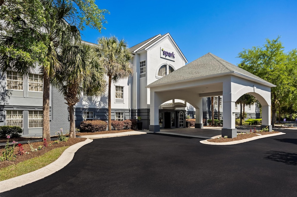Spark by Hilton Bluffton Hilton Head Island - carbon neutral hotel in Bluffton