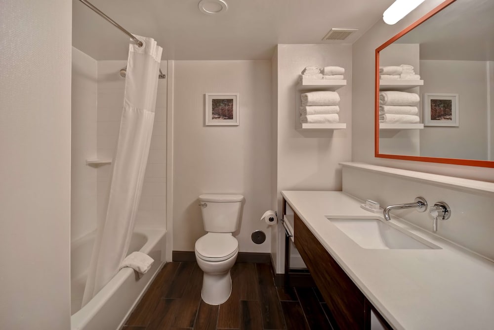 Hampton Inn Birmingham Colonnade 280 - photo 32