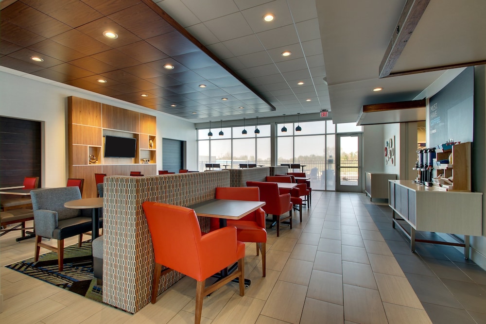 Holiday Inn Express & Suites Findlay North by IHG - photo 27