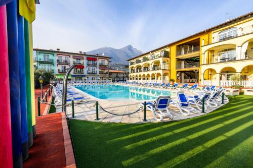 Giardino dei Colori 107 Residence Pool&Fitness — 4-Star Luxury Hotel in Toscolano Maderno, Italy