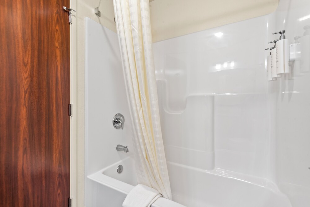 Cobblestone Hotel & Suites Denmark Green Bay - photo 12