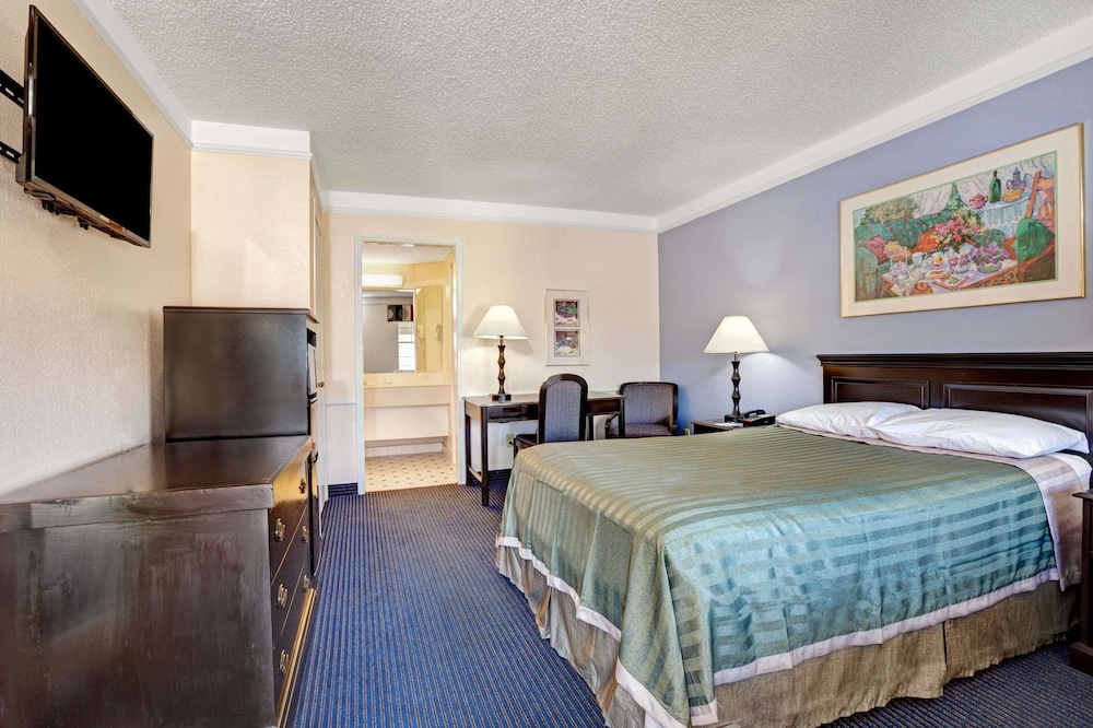 Travelodge by Wyndham North Richland Hills Dallas Ft Worth - photo 8