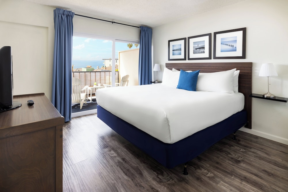 Pacific Edge Hotel - photo 37