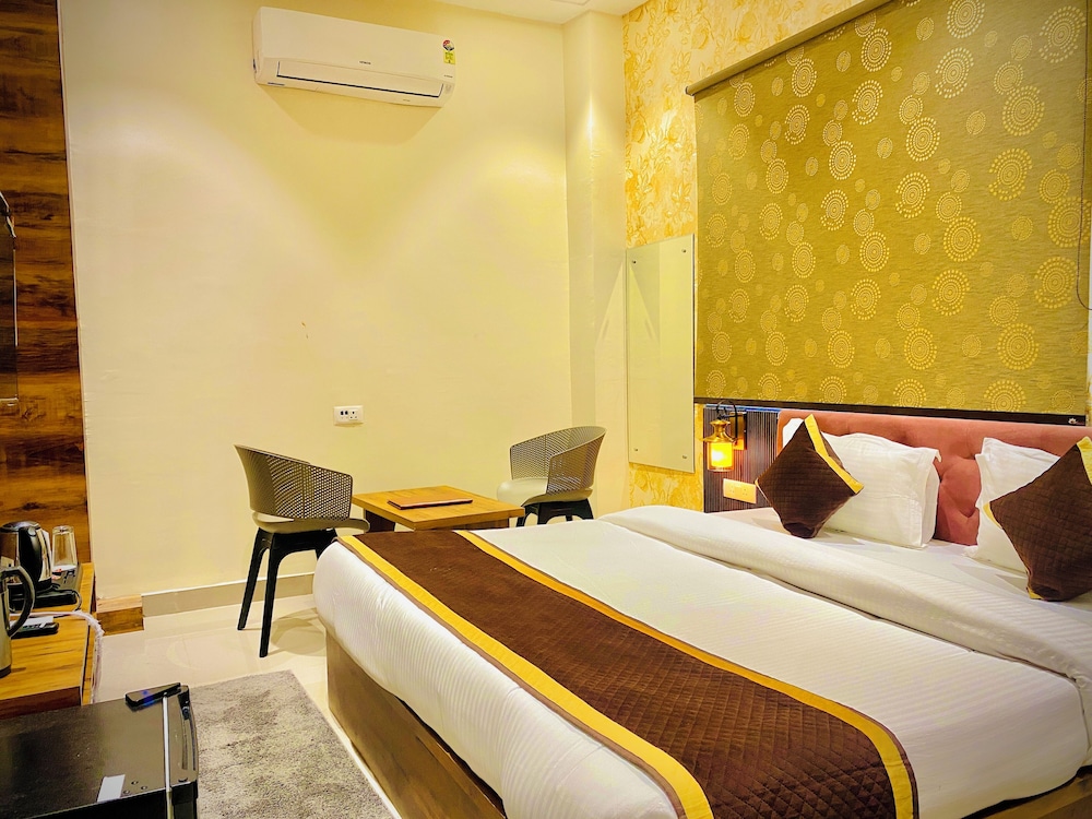 Hotel Tulsi Grand inn in Vrindavan, India