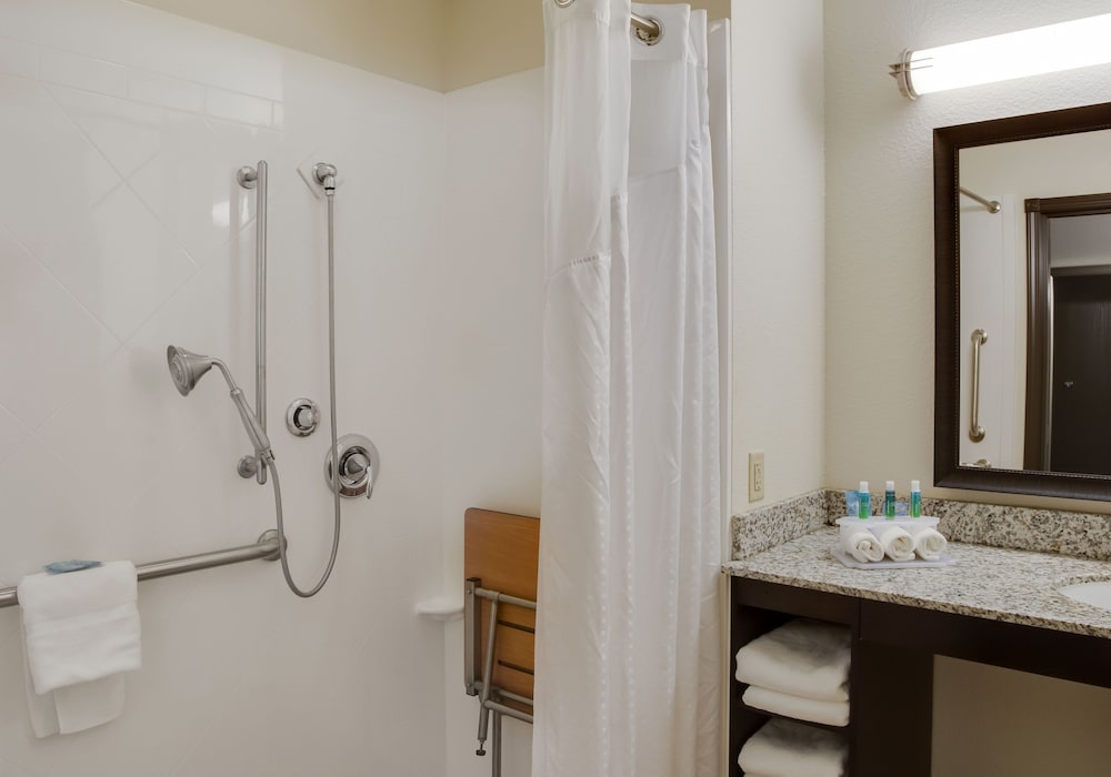 Holiday Inn Express & Suites Nevada by IHG - photo 36