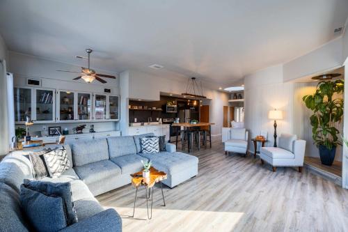 Penthouse: Rooftop Terrace — 4-Star Luxury Hotel in Spirit Lake, United States
