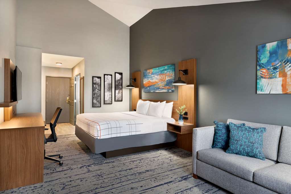 La Quinta Inn & Suites by Wyndham Salem OR - photo 23