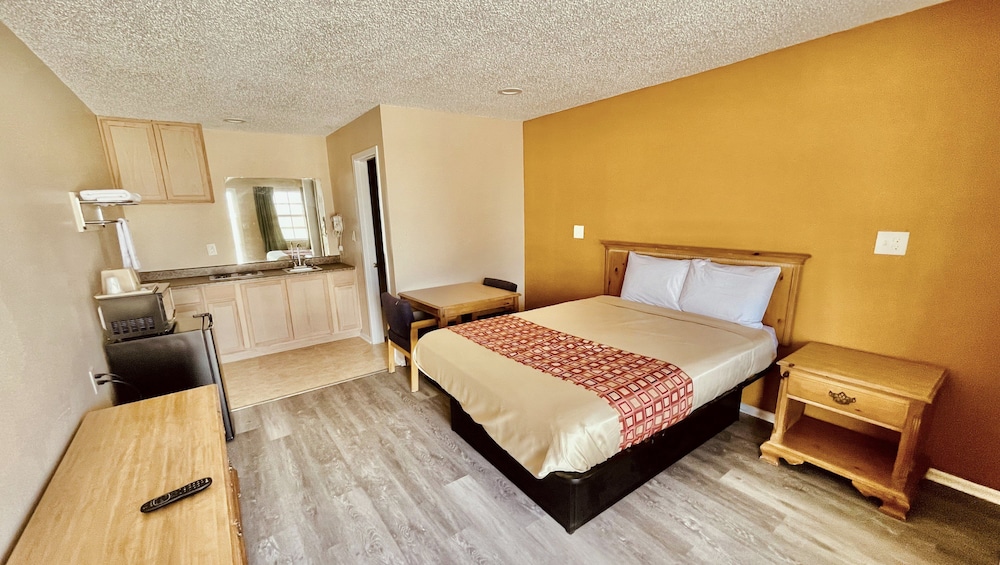 Regency Inn Hondo - photo 4