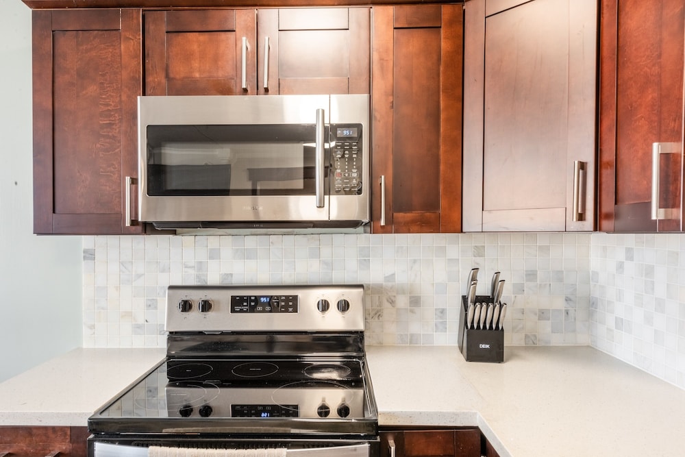 Breezy 12th Floor Waikiki Condo with FREE Parking by Koko Resort Vacation Rentals - photo 7