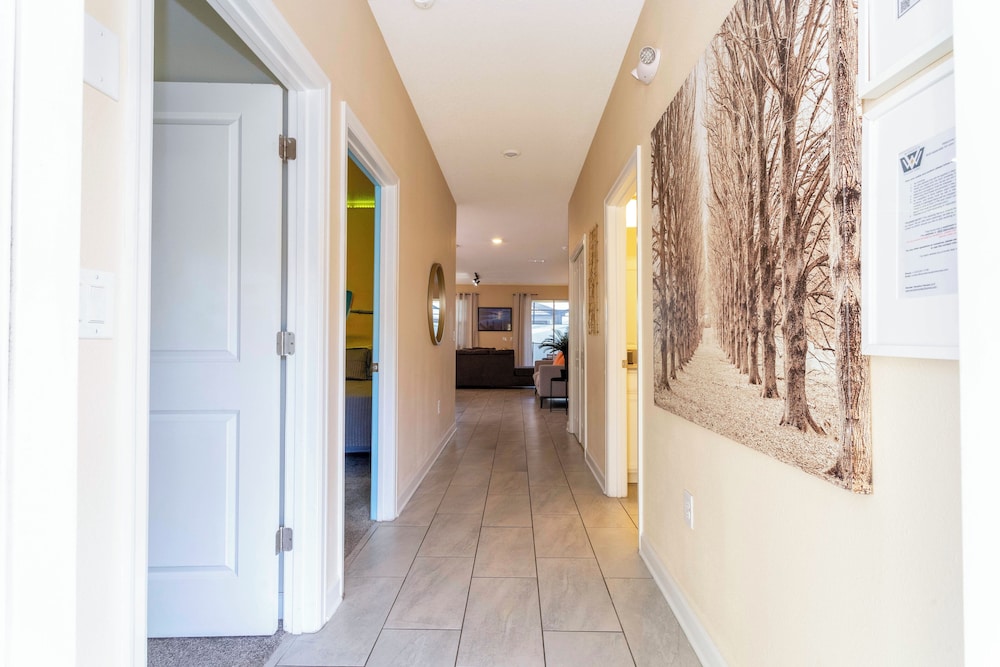 Magnificent 5Bd w Pool @ Storey Lake 4800 - photo 3