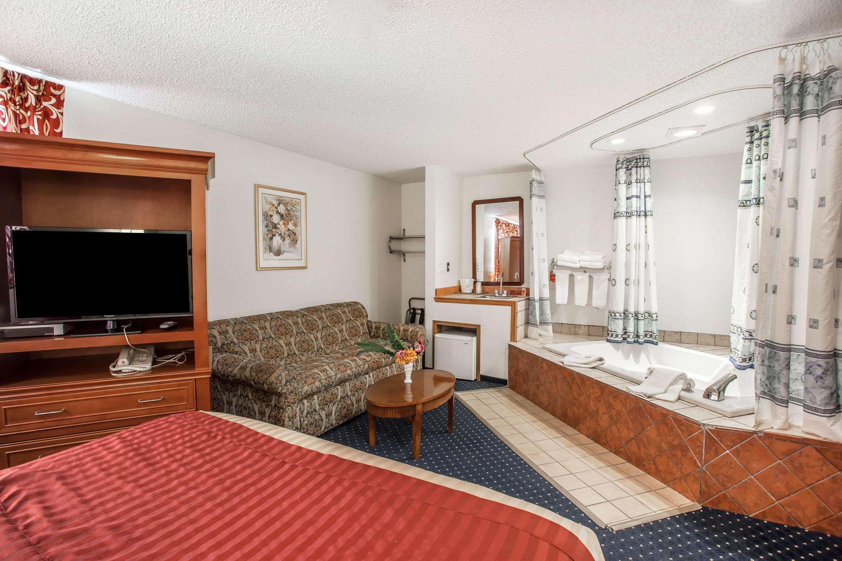 Econo Lodge SeaTac Airport North Seattle - photo 17