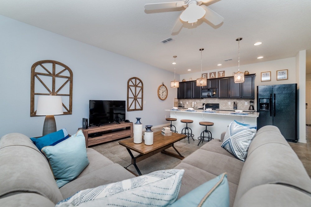 4711 Terrasonesta — 4-Star Luxury Hotel in Davenport, United States