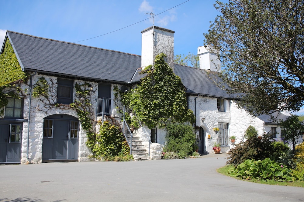 Dolgun Uchaf Guesthouse — 4-Star Luxury Hotel in Dolgellau, United Kingdom