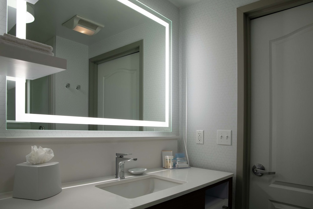 Hampton Inn & Suites Los Angeles Sherman Oaks - photo 43
