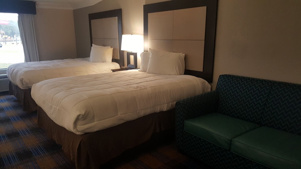 Baymont by Wyndham Pensacola - photo 8