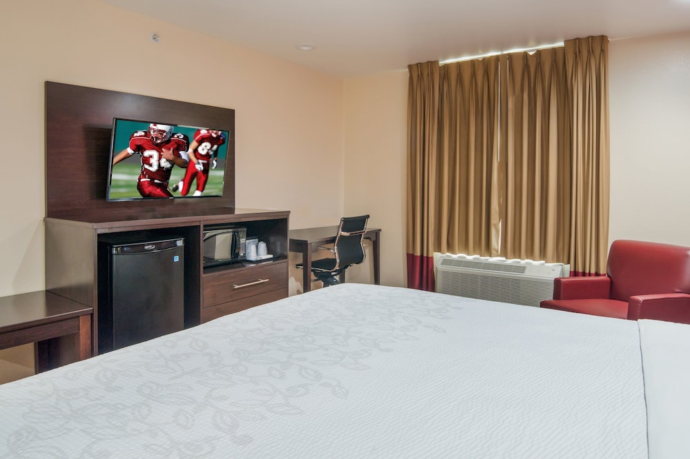 Red Roof Inn PLUS Fort Worth Burleson - photo 17