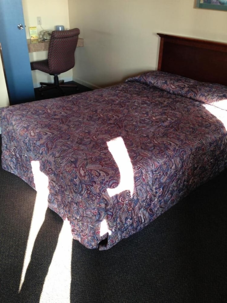 Cadet Motor Inn - photo 4