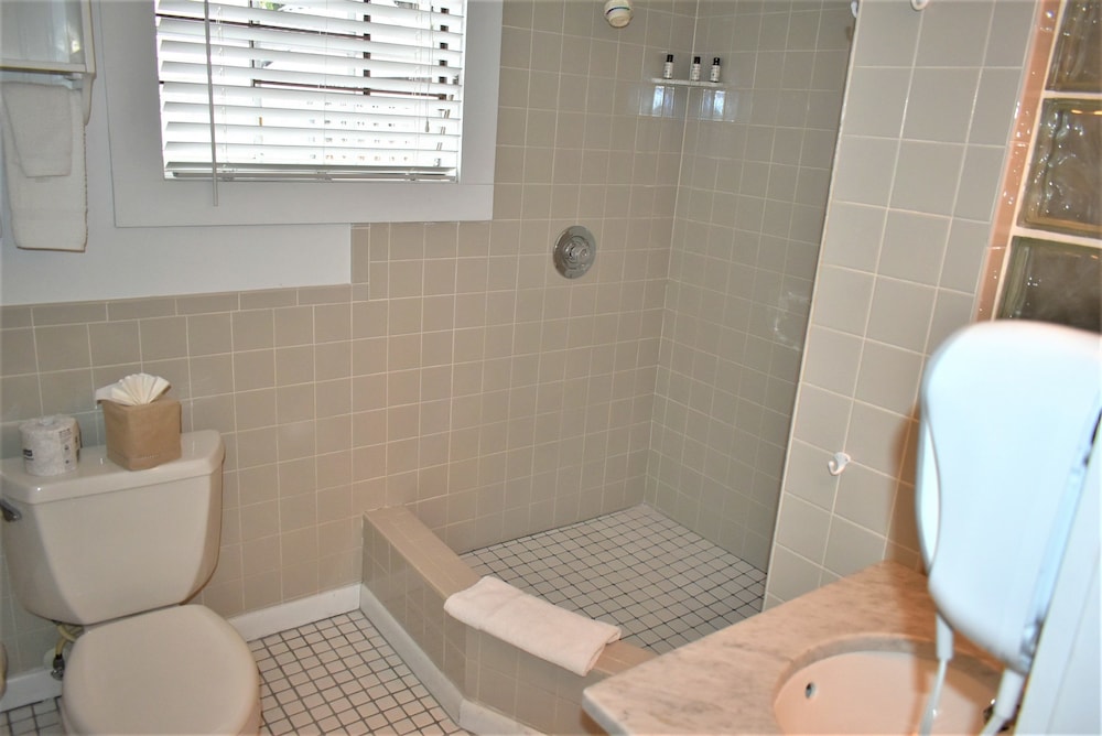 Simonton Court Historic Inn & Cottages - photo 209