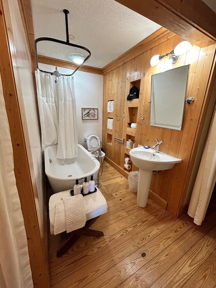 Fire Mountain Inn Cabins & Treehouses - photo 31