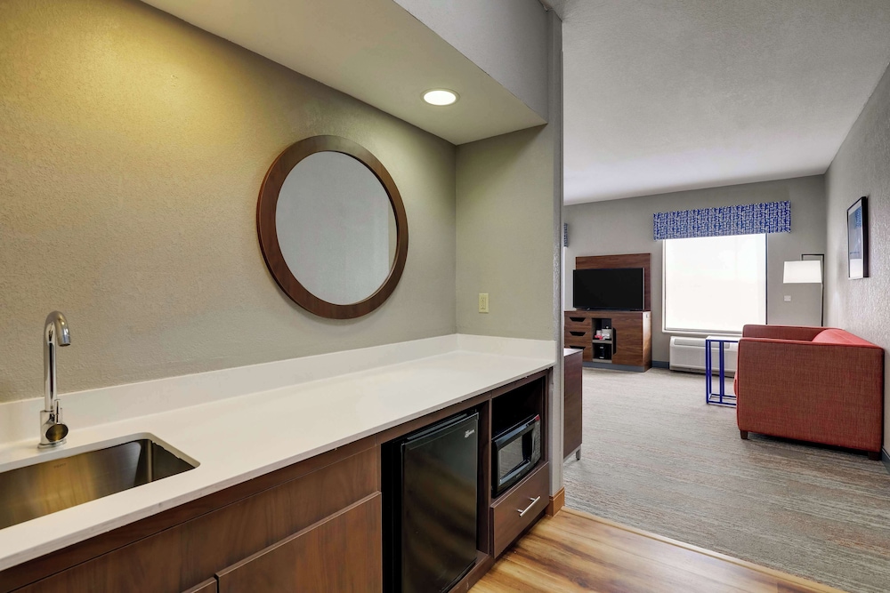 Hampton Inn & Suites St. Louis Edwardsville - photo 24