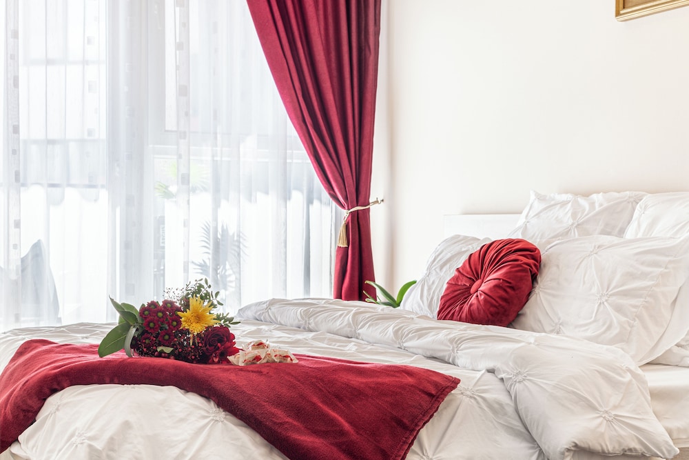 ARI ARED Luxurious Apartments with Balcony & Free Parking — 4-Star Luxury Hotel in Arad, Romania
