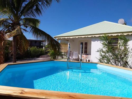 Maison chaleureuse à Le Moule avec piscine partagée — 4-Star Luxury Hotel in Le Moule, Guadeloupe