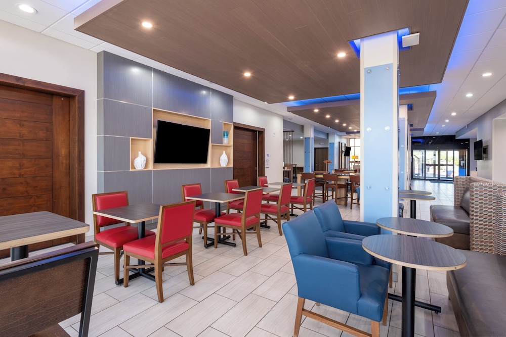 Holiday Inn Express & Suites Gilbert Mesa Gateway Airport by IHG - photo 56