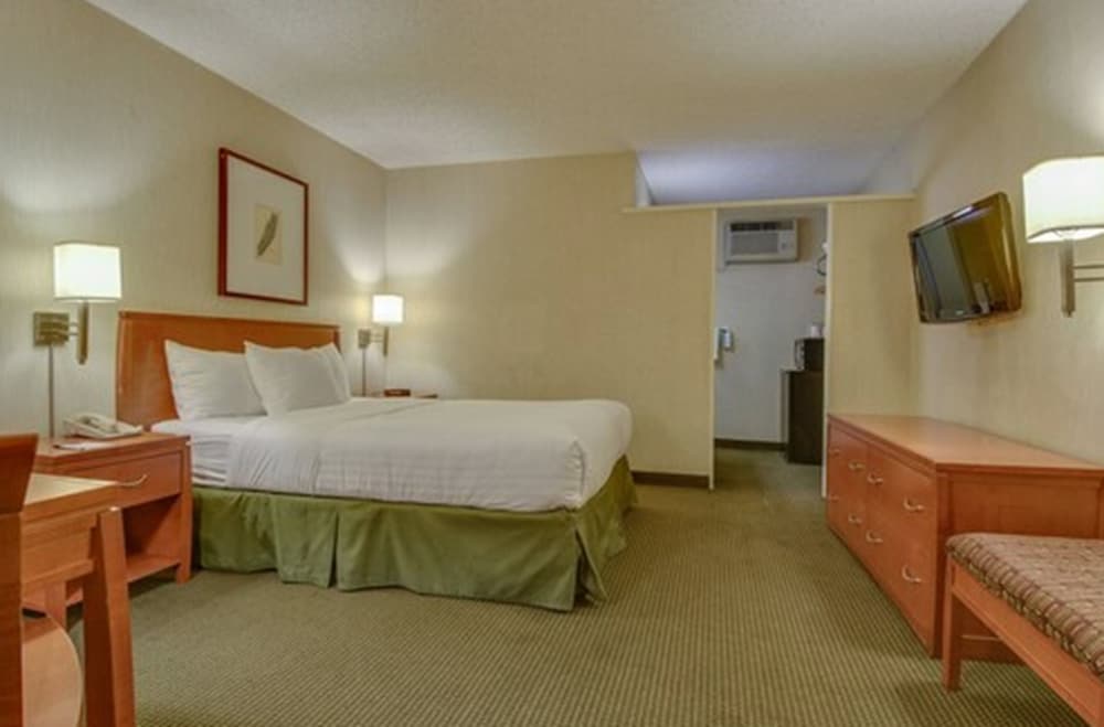 Vagabond Inn Los Angeles at USC - photo 11