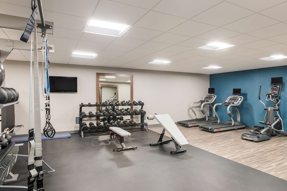 Hampton Inn & Suites Houghton - photo 23