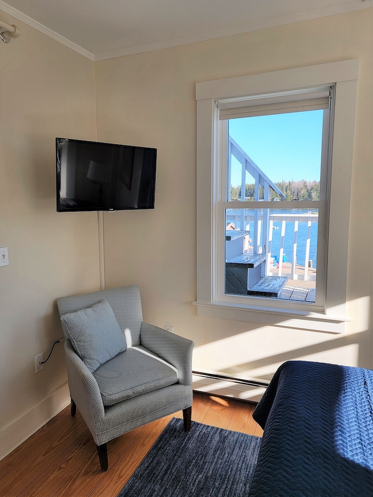 East Wind Inn on the Water - photo 30