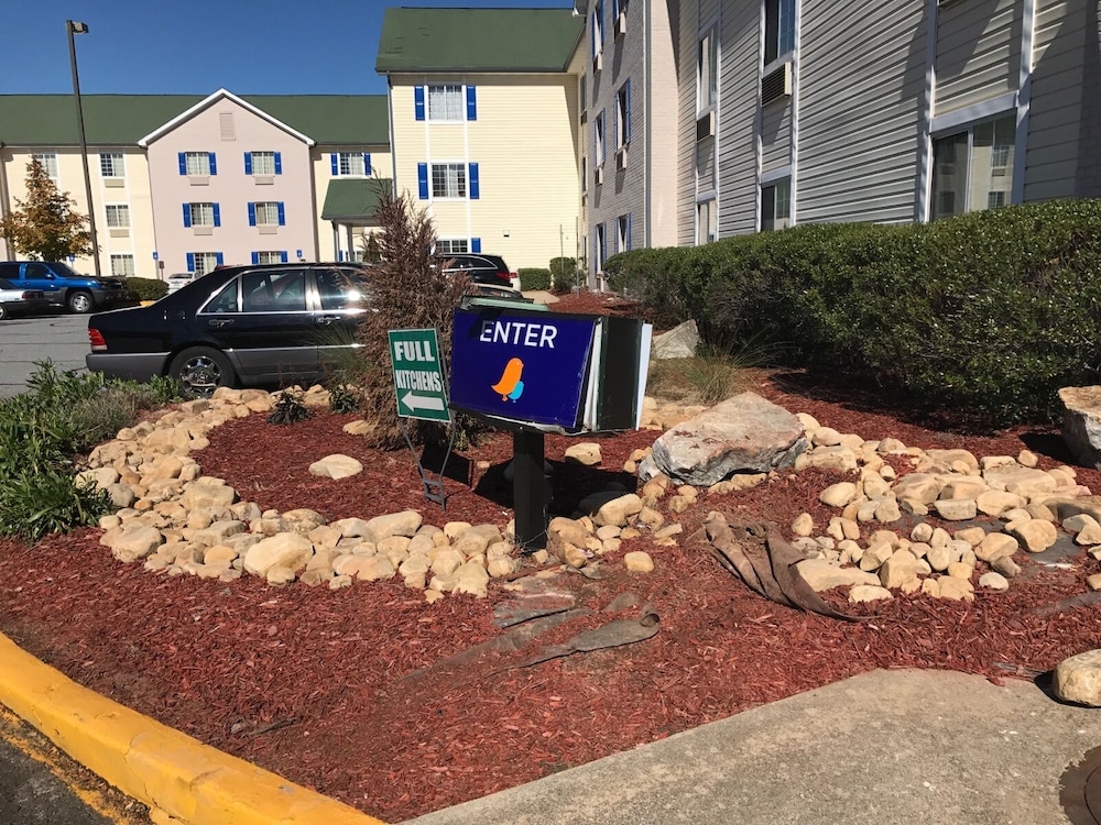 InTown Suites Extended Stay Atlanta GA Snellville - photo 23