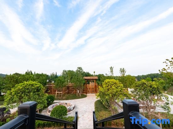 Nanjing Yinglu Hot Spring Resort Homestay Hotel — 4-Star Luxury Hotel in Nanjing, People's Republic of China
