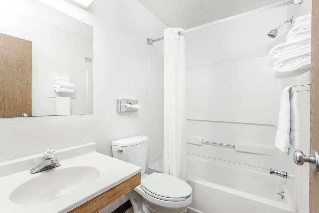 Super 8 by Wyndham Sidney NY - photo 12