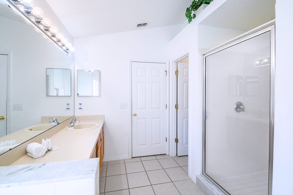 4BR Family Resort Home Private pool & Games Room - photo 23