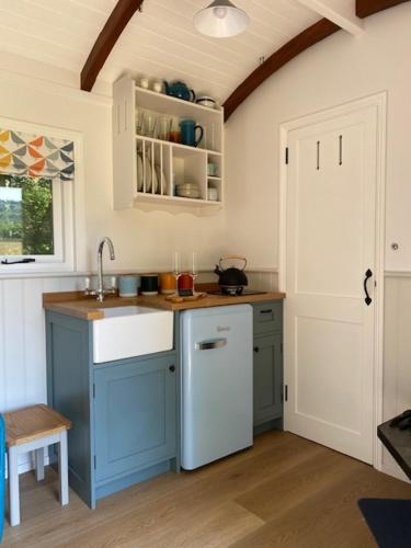 Coachroad Shepherds Huts — Petworth — photo 2