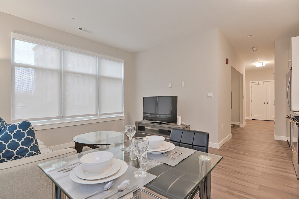 Global Luxury Suites East Boston - photo 15